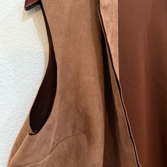 Composition/Zusamme Fringed Suede Sleeveless Vest in Cognac Brown - Picture 3 of 11